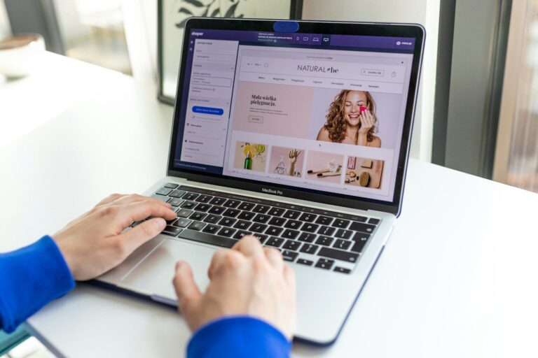 Perbedaan Jualan di Marketplace dan Website Sendiri